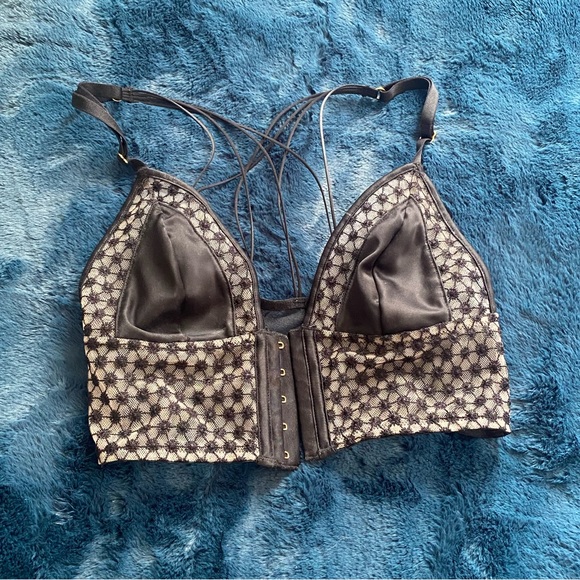 Victoria Secret bra Small/32B - Picture 4 of 4